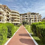 Cozy 1-bedroom In Royal Bay Sveti Vlas