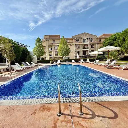 Cozy 1-bedroom In Royal Bay Apartment Sveti Vlas